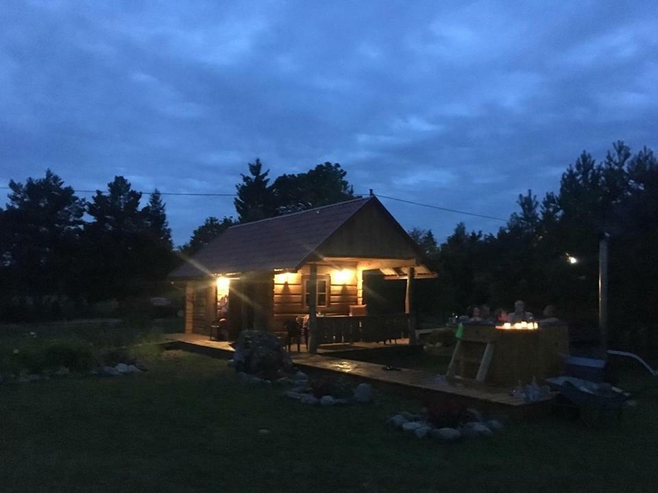 Maenniste Holiday Home Hiievalja ภายนอก รูปภาพ